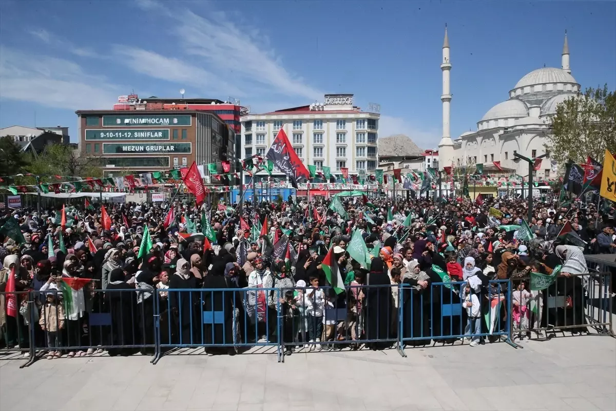 Van’da Mevlid-i Nebi Coşkusu Yaşandı