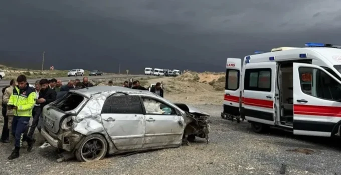 Başkale-Hakkari Karayolunda Takla Atan Otomobilde Sürücü Yaralandı