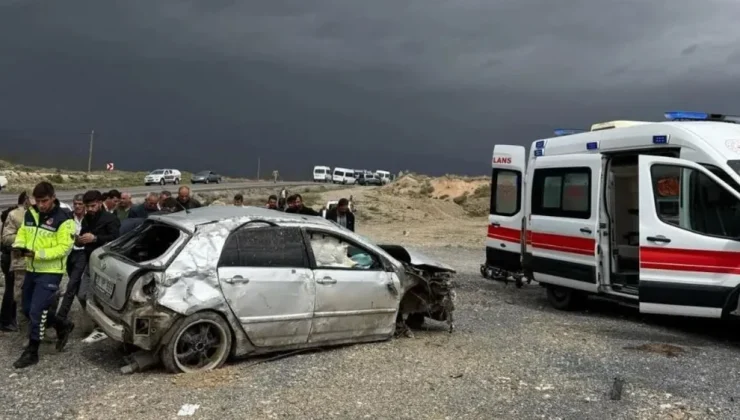 Başkale-Hakkari Karayolunda Takla Atan Otomobilde Sürücü Yaralandı