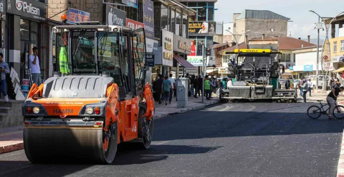 Erciş’te Sıcak Asfalt Mesaisi Başladı