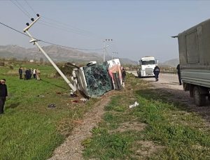 Feci Kaza! Van Gevaş’ta Yolcu Otobüsü Devrildi: 28 Yaralı