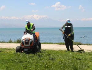 Van Büyükşehir Belediyesi’nden 26 Parkta Bahar Temizliği