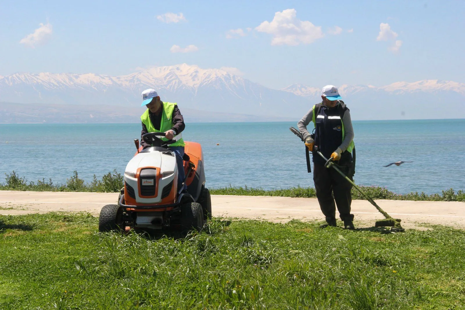 Van Büyükşehir Belediyesi’nden 26 Parkta Bahar Temizliği