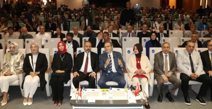 Van’da “Kurdiyat Sempozyumu” Zapsu’nun Kültürel Mirasıyla Anlam Kazandı