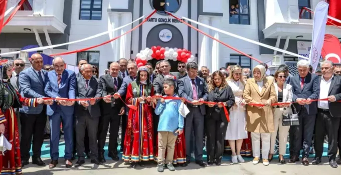 Van’da 4 Yeni Gençlik Merkezi Hizmete Açıldı