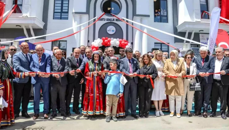 Van’da 4 Yeni Gençlik Merkezi Hizmete Açıldı