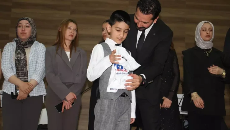Van’da Genç Sesler Sahne Aldı: Öğrenciler Arası Ses Yarışması
