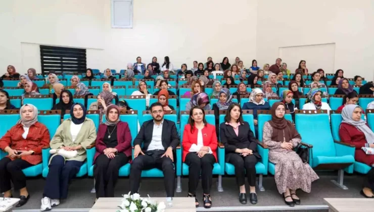 Van’da “Sağlıklı Kadınlar, Sağlıklı Nesiller” Semineri Düzenlendi
