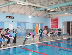 Başkale’de Yüzme Yarışması Nefes Kesti: Genç Sporcular Finalde Ter Döktü
