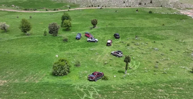 Van Gölü kıyısında off-road heyecanı! Maceraseverler doğayla buluştu