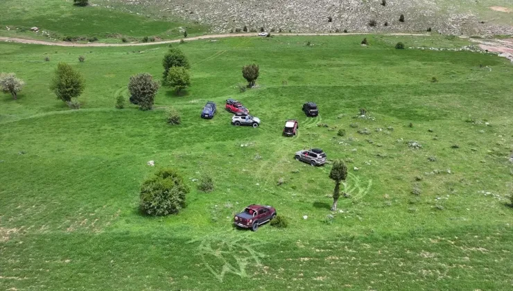 Van Gölü kıyısında off-road heyecanı! Maceraseverler doğayla buluştu