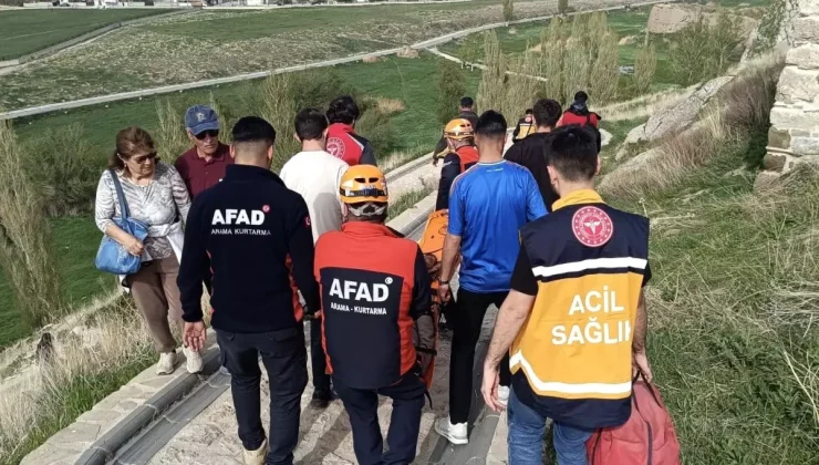 Van Kalesi’nde Gezintiye Çıkan Yaşlı Kadın Kayalıklardan Düştü!