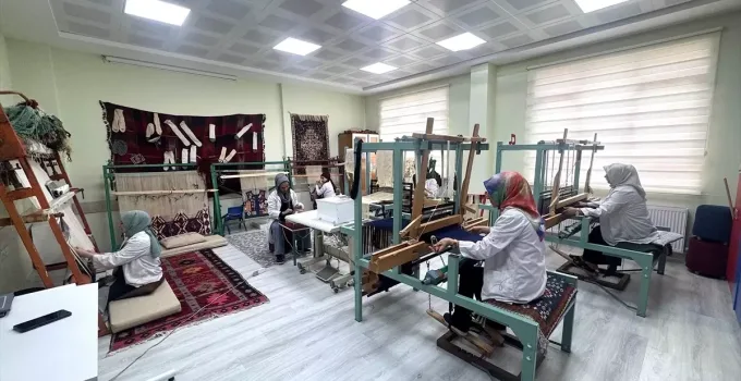 Norduz Koyunu Yününe Hayat Veren Proje: Van’da Kültürel Miras Giysiye Dönüşüyor