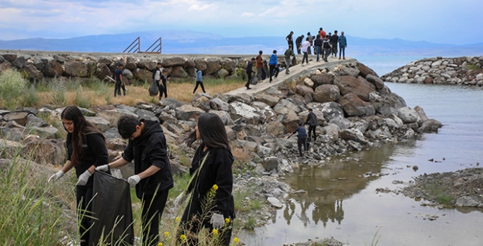 500 Öğrenci Van Gölü İçin Seferber Oldu!