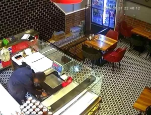 Van’da Börekçide Hırsızlık: Kasadan 7 Bin TL’yi Alıp Kaçtı