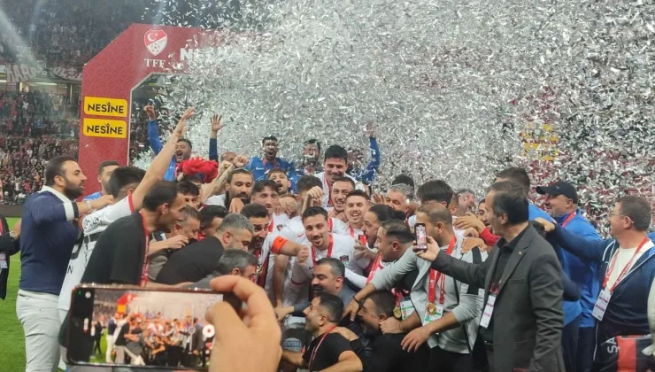 Van’da Tarihi Gece: Vanspor 1. Lig’e Yükseldi, Kent Ayakta!