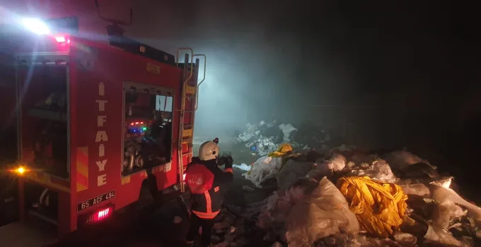 Van’da çöp toplama merkezinde yangın paniği