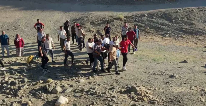 Van’da traktör kazası: 8 yaralı