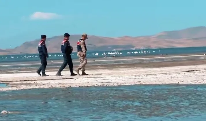 Erçek Gölü’nde Flamingolar İçin Jandarma Koruması