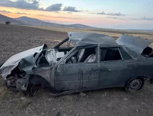 Gevaş’ta Lastiği Patlayan Otomobil Cip ile Çarpıştı: 1 Yaralı