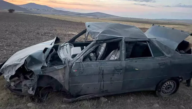 Gevaş’ta Lastiği Patlayan Otomobil Cip ile Çarpıştı: 1 Yaralı