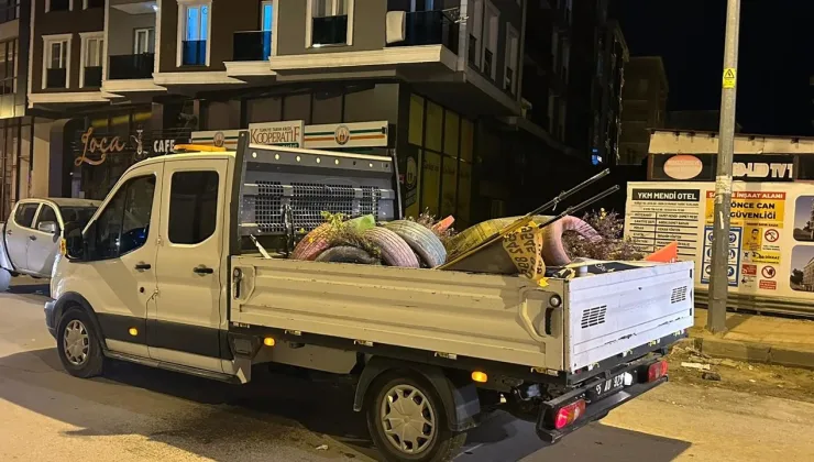 İpekyolu Belediyesi’nden Kaldırım İşgallerine Akşam Mesaisi