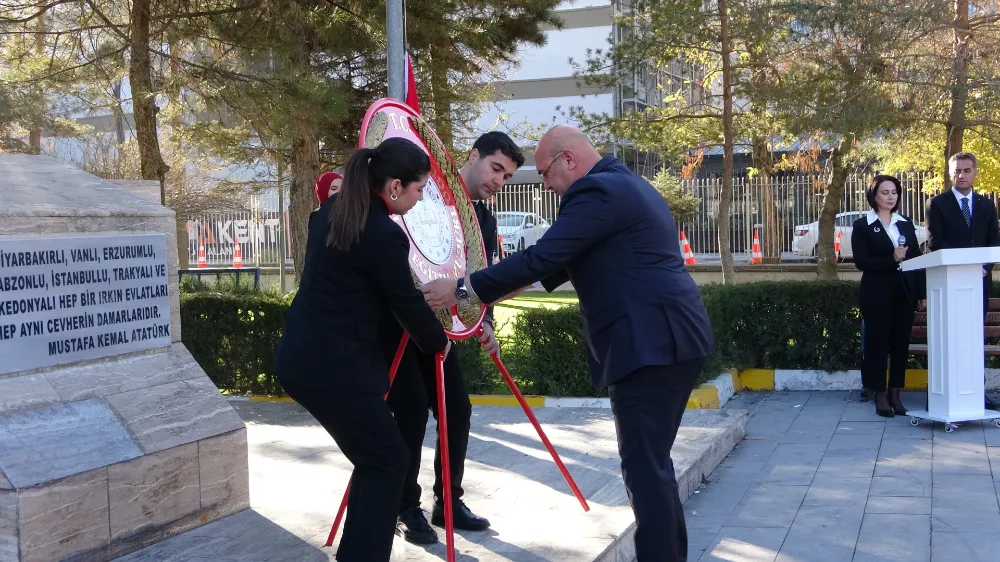 Van’da Öğretmenler Günü Kutlandı