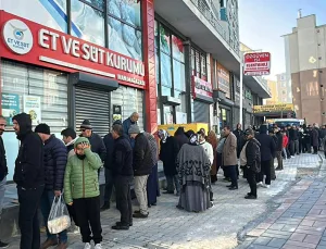 Van’da Ucuz Et Kuyruğu: Vatandaşlar Soğukta Saatlerce Bekliyor