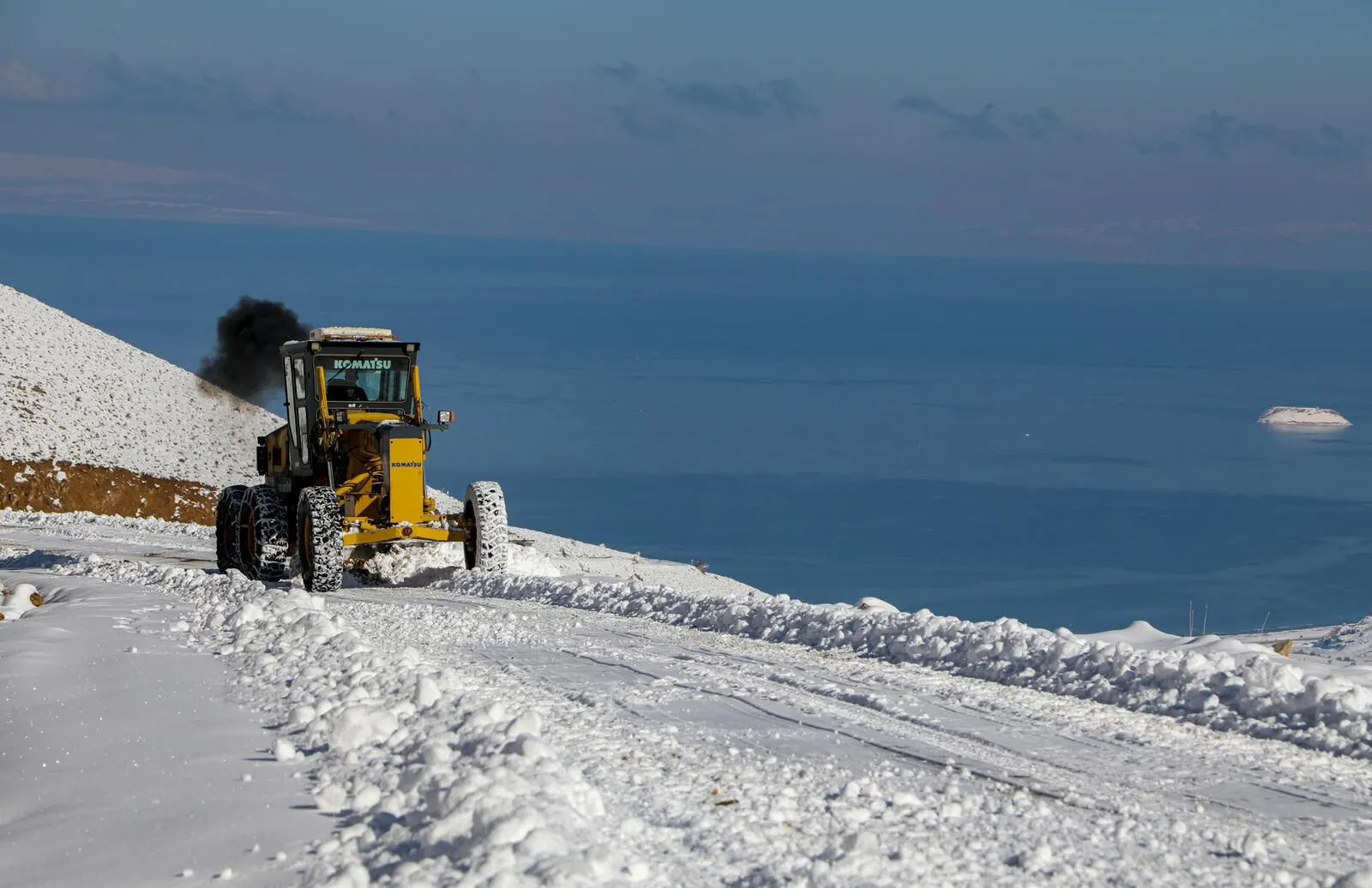 Van’da 78 Yerleşim Yerinin Yolu Açıldı