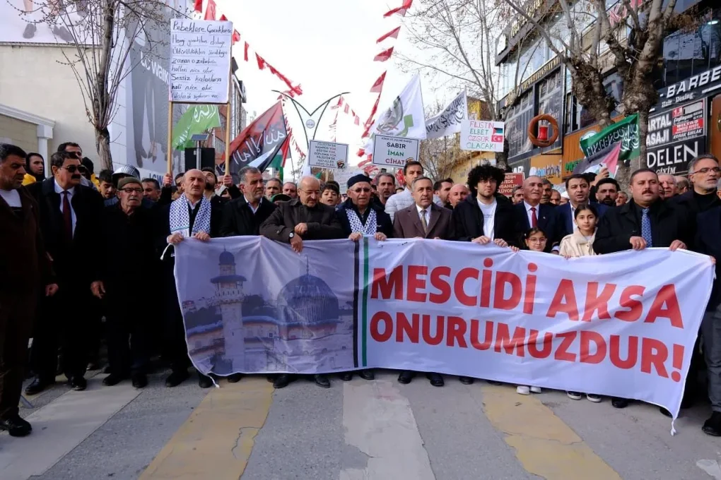 Van’da Binlerce Kişiden İsrail ve ABD’ye Tepki